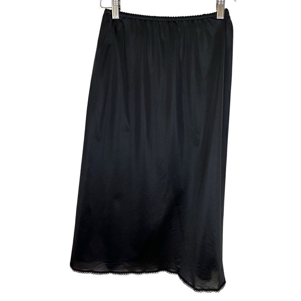 Vintage Bali Black Half Slip w/ Slit in Back. Made in USA. Sz S. Good Condition